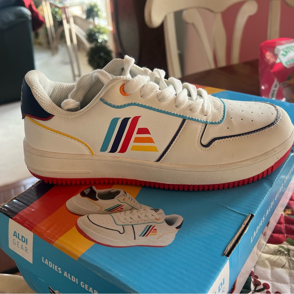 Ladies Sneaker